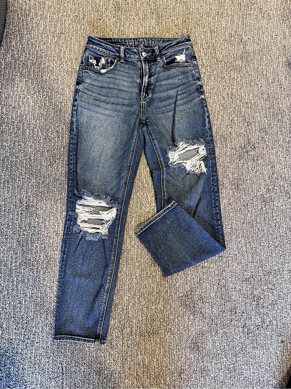 American Eagle Outfitters AE Ripped Mom Jean